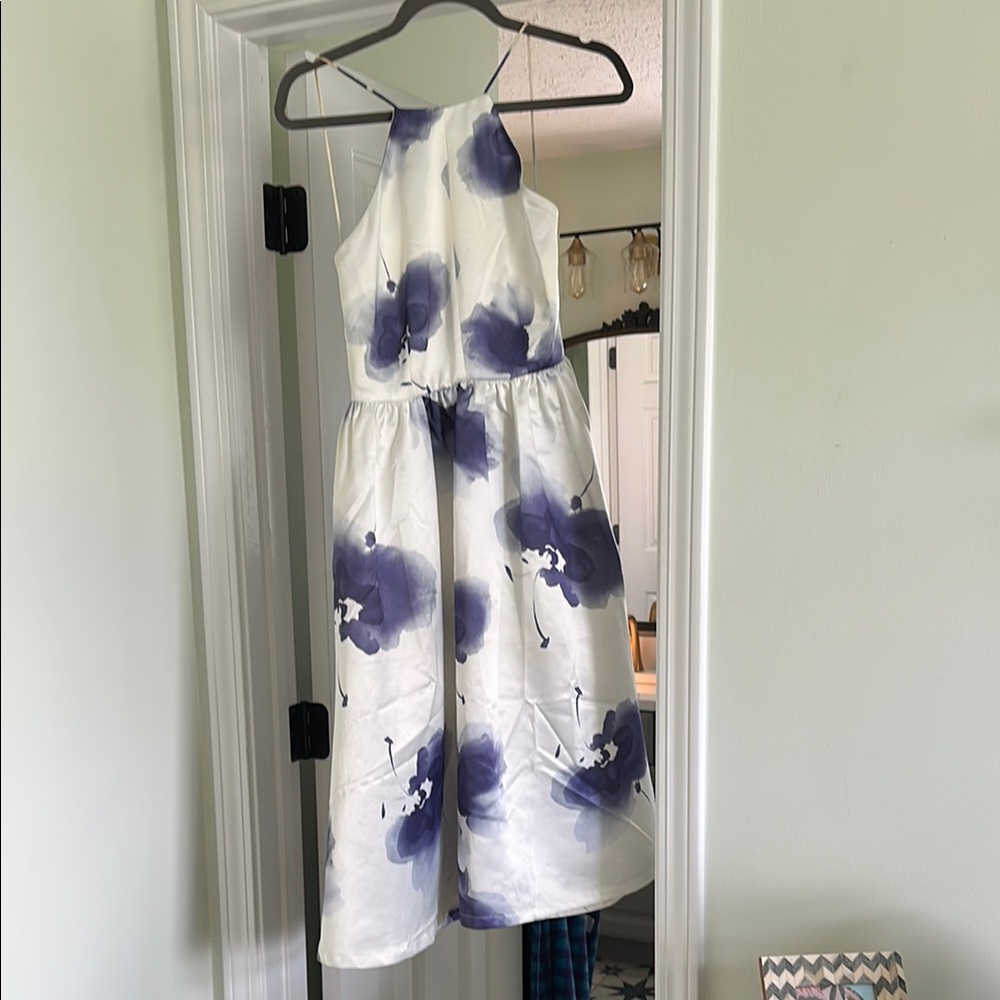 Beautiful dress only worn once!